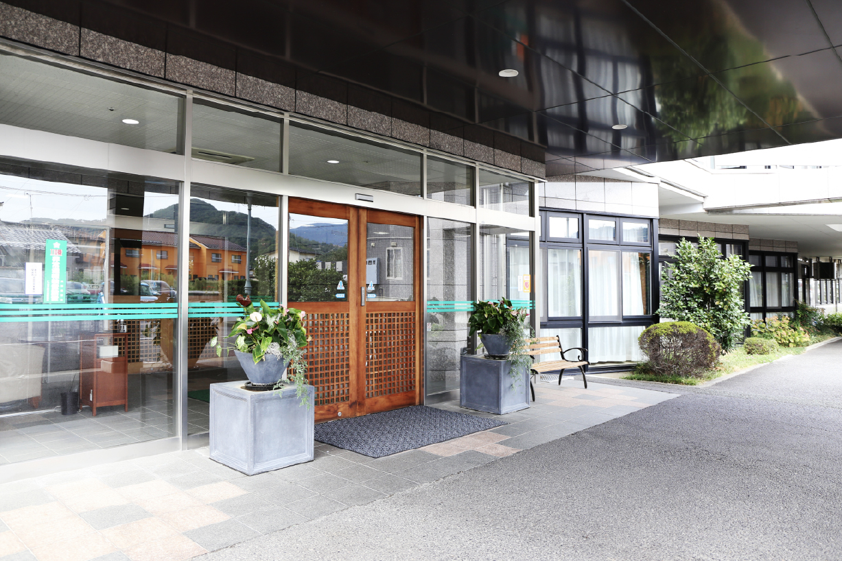 施設の玄関写真